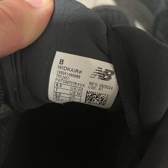 new balance fresh foam non slip shoes. size 8.5 women. - Picture 4 of 5